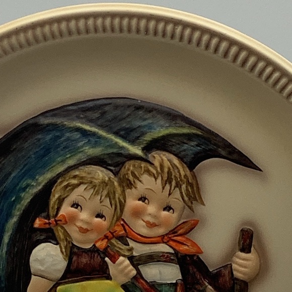 Vintage 1975 First Edition M.J. Hummel Anniversary 10”  Stormy Weather Plate - Picture 9 of 13